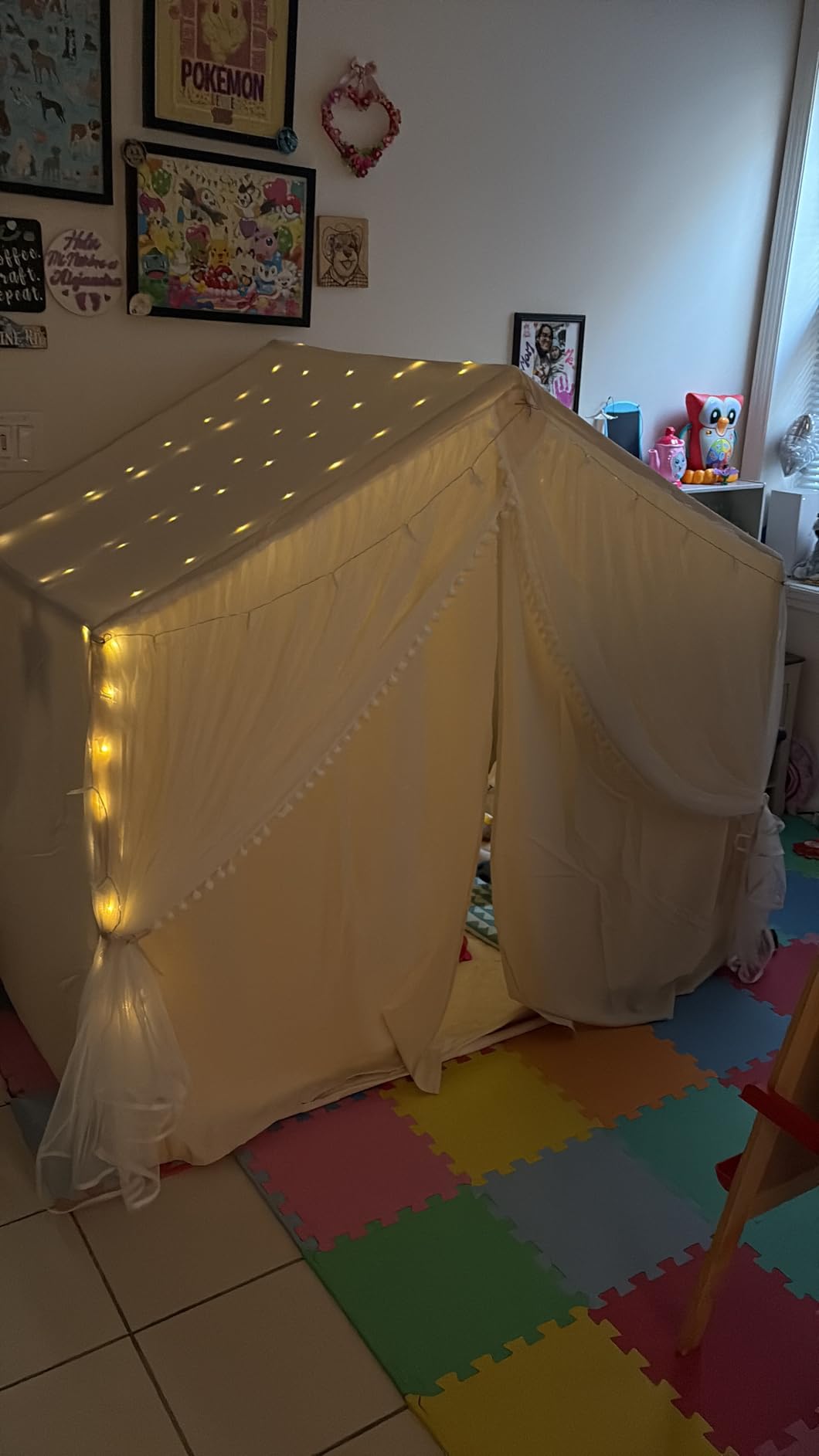 Kids Play Tent with Padded Mat, Kids Tents Large Princess Castle Pompoms Play House Indoor Playhouse Tent for Girl Bed Tents